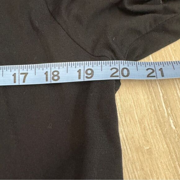 Alo Yoga Black Longer in back Basic Top Size Small - Picture 5 of 9